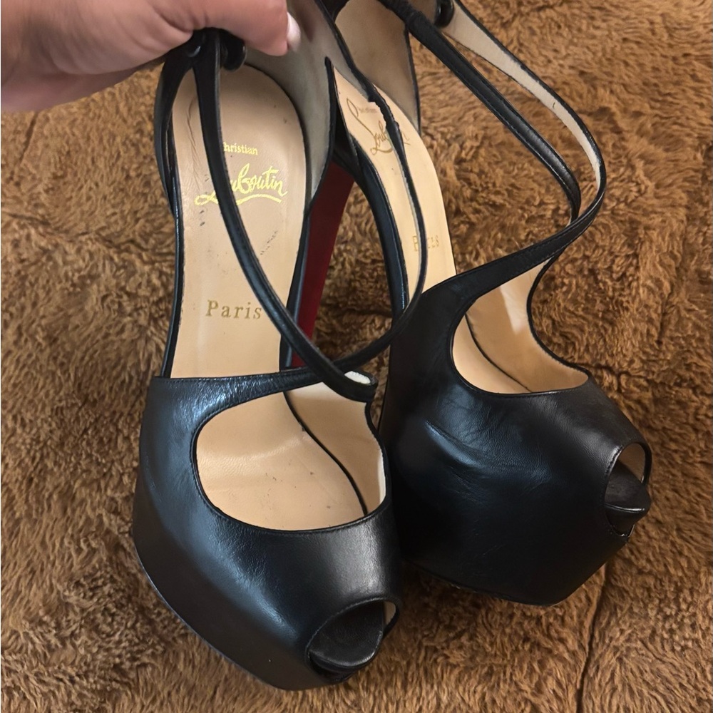 Christian Louboutin Exagona size 37